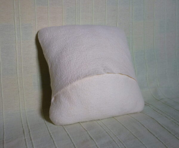 Felt Cushion Celtic Love Heart - Image 6